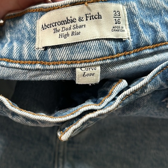 Abercrombie & Fitch Dad High Rise Short - Picture 3 of 5